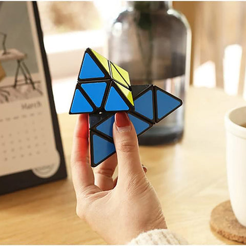 QiYi Pyramid Speed Cube 3X3 Pyraminx Smooth Magic Cube